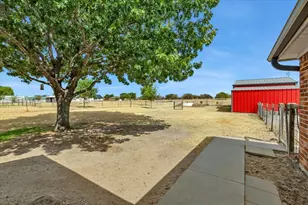 229 Harvey Ln, Decatur, TX 76234 - Photo 33
