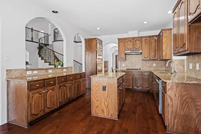 2932 Montalbo, Grand Prairie, TX 75054 - Photo 11