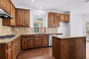 2932 Montalbo, Grand Prairie, TX 75054 - Photo 9