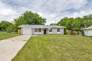 3221 Ridgeview Cir, Irving, TX 75062 - Photo 1
