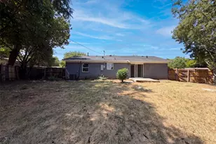 2505 Plaza St, Arlington, TX 76010 - Photo 5