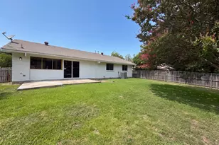 414 Meadowhill Dr, Garland, TX 75043 - Photo 5