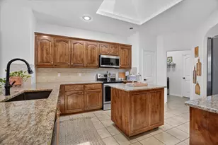 2201 Kaitlyn Dr, Weatherford, TX 76087 - Photo 9
