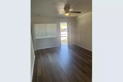 517 Hawthorne Street, Irving, TX 75061 - Photo 5