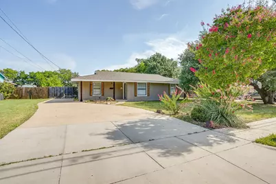 204 W Northern Avenue, Saginaw, TX 76179 - Photo 1