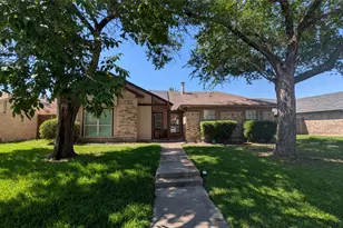 415 Liberty Pl, Grand Prairie, TX 75052 - Photo 1
