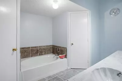 5305 Faireast Court, Arlington, TX 76018 - Photo 19