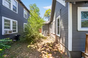 307 N Robinson St, Cleburne, TX 76031 - Photo 23