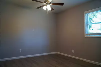 307 N Robinson Street, Cleburne, TX 76031 - Photo 13