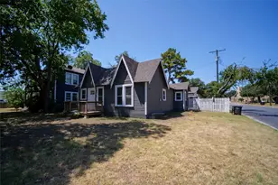 307 N Robinson St, Cleburne, TX 76031 - Photo 1