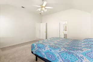 621 Creekview Dr, Burleson, TX 76028 - Photo 17