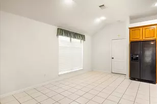 621 Creekview Dr, Burleson, TX 76028 - Photo 21