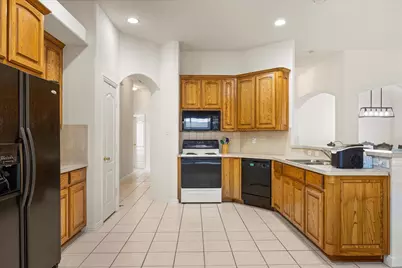 621 Creekview Drive, Burleson, TX 76028 - Photo 11