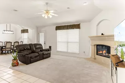 621 Creekview Drive, Burleson, TX 76028 - Photo 5