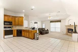 621 Creekview Dr, Burleson, TX 76028 - Photo 11