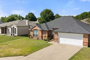 621 Creekview Dr, Burleson, TX 76028 - Photo 3