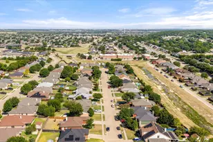621 Creekview Dr, Burleson, TX 76028 - Photo 39