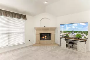 621 Creekview Dr, Burleson, TX 76028 - Photo 5