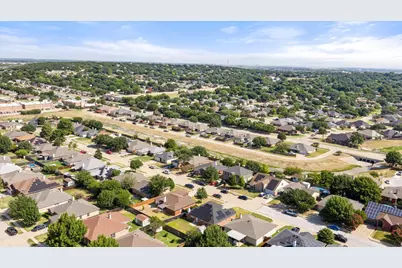 621 Creekview Drive, Burleson, TX 76028 - Photo 35