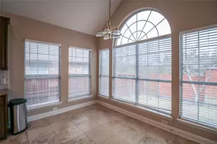9130 Bottlebrush Ln, Irving, TX 75063 - Photo 11
