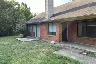 3098 Rustlewind Ln, Grand Prairie, TX 75052 - Photo 3