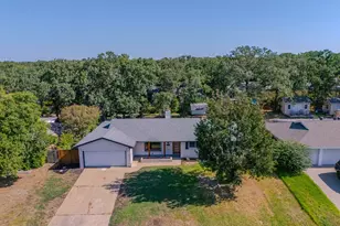 532 Plainview Dr, Hurst, TX 76054 - Photo 3