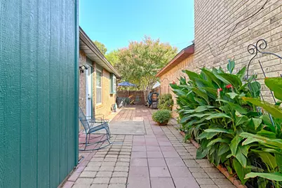 240 Dewey Court, Irving, TX 75060 - Photo 9