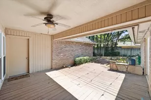 1919 Creek Wood Dr, Arlington, TX 76006 - Photo 29