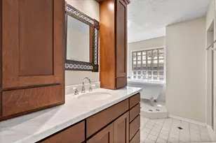 1919 Creek Wood Dr, Arlington, TX 76006 - Photo 23