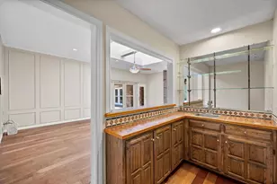 1919 Creek Wood Dr, Arlington, TX 76006 - Photo 11