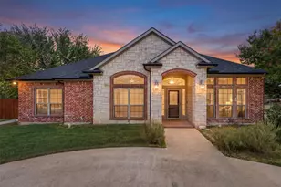 1010 Williams St, Ennis, TX 75119 - Photo 1