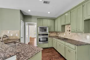 8613 Mill Creek Rd, Irving, TX 75063 - Photo 13