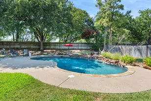 2501 New Haven Ct, Bedford, TX 76022 - Photo 29