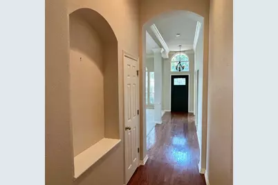 409 Crestview Point Drive, Lewisville, TX 75067 - Photo 3