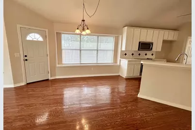 409 Crestview Point Drive, Lewisville, TX 75067 - Photo 9