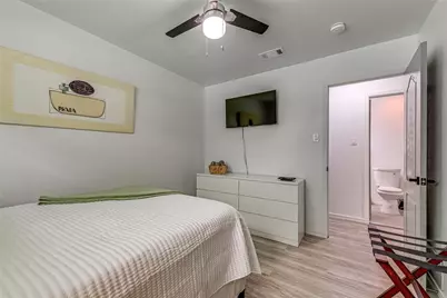 2009 Meadow Glen, Irving, TX 75060 - Photo 19