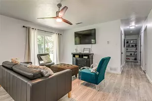 2009 Meadow Glen, Irving, TX 75060 - Photo 5