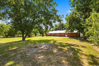 710 E Avenue A, Rosebud, TX 76570 - Photo 21
