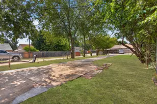 303 Liberty Pl, Grand Prairie, TX 75052 - Photo 17