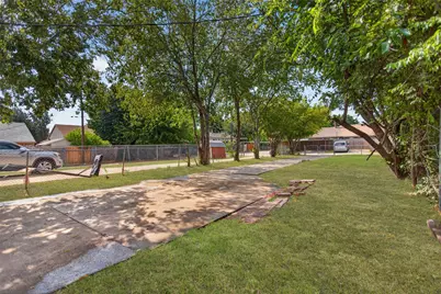 303 Liberty Place, Grand Prairie, TX 75052 - Photo 17