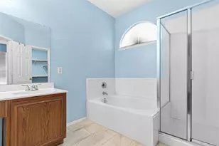 12652 Oakwood Cir, Fort Worth, TX 76040 - Photo 5