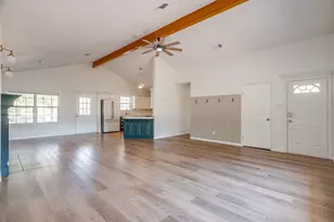 321 E Woody Creek Ct, Springtown, TX 76082 - Photo 5