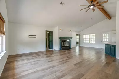 321 E Woody Creek Court, Springtown, TX 76082 - Photo 5