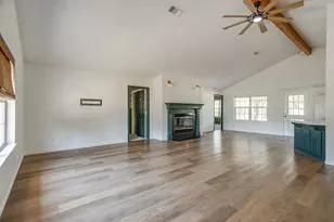 321 E Woody Creek Ct, Springtown, TX 76082 - Photo 5