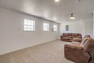 321 E Woody Creek Ct, Springtown, TX 76082 - Photo 17