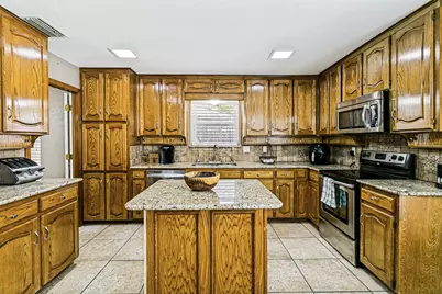 4801 Gaylewood Court, Arlington, TX 76017 - Photo 9