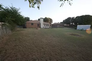 2204 Towne N Dr, Cleburne, TX 76033 - Photo 5