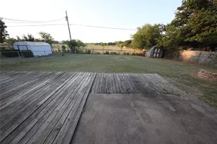 2204 Towne N Dr, Cleburne, TX 76033 - Photo 11