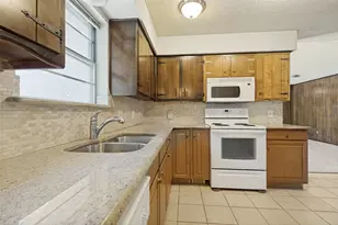 7805 Marlborough Dr W, Fort Worth, TX 76134 - Photo 13