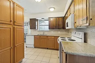 7805 Marlborough Dr W, Fort Worth, TX 76134 - Photo 11